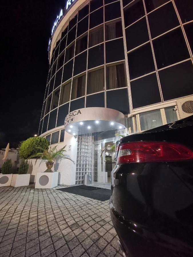 Hotel Sica 몬테코르비노로벨라 외부 사진